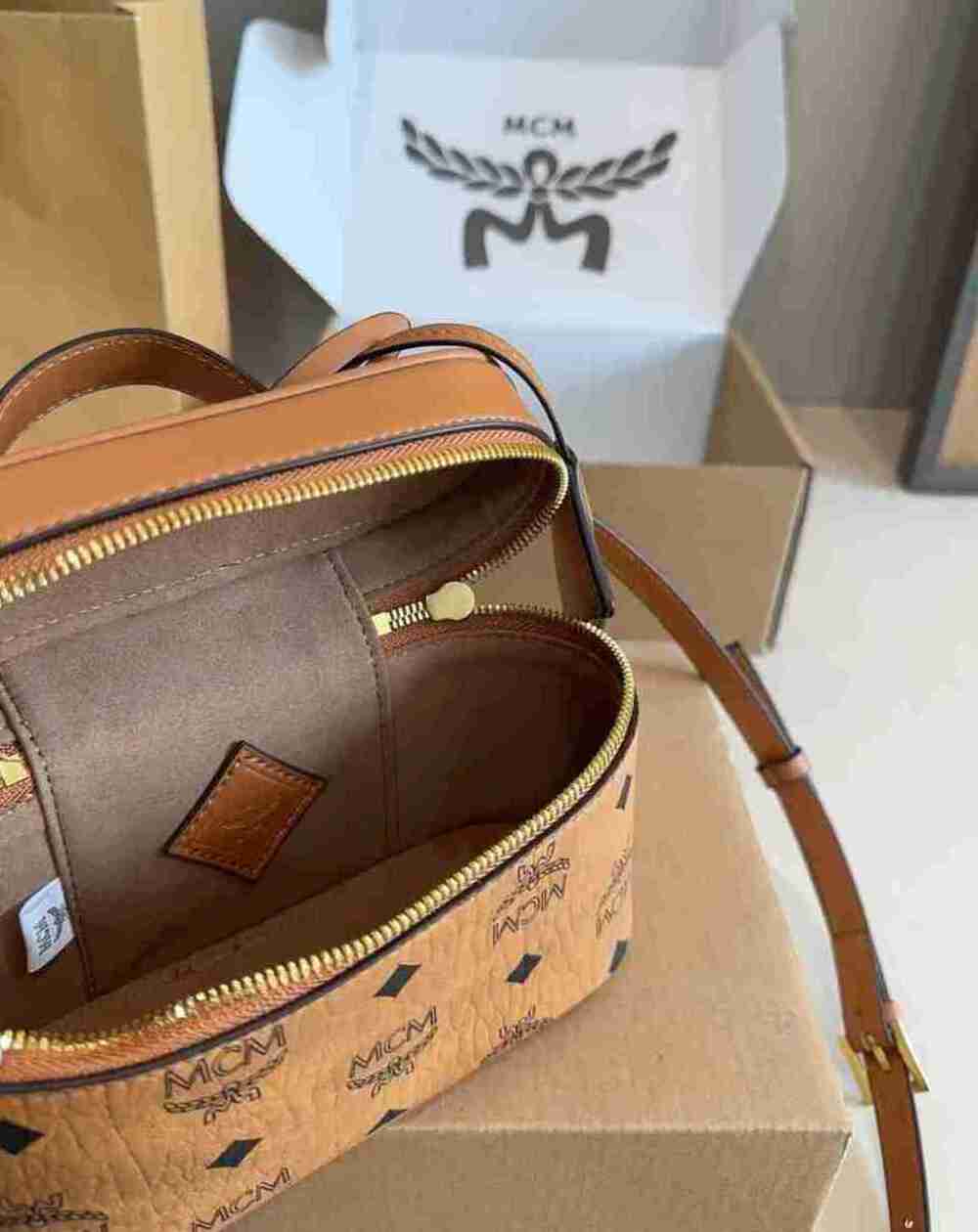 MCM Brown Visetos Cosmetic Vanity Case Detachable Crossbody Strap - Picture 5 of 8